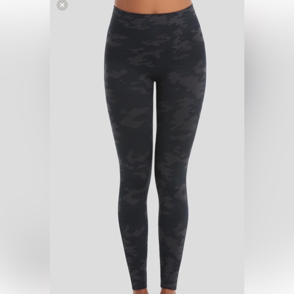 NWOT SPANX black and grey Camo stretch leggings